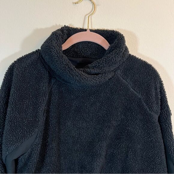 ✨ Nike Women’s Black Sherpa Fleece Mock Neck Sweatshirt Medium - Picture 2 of 13